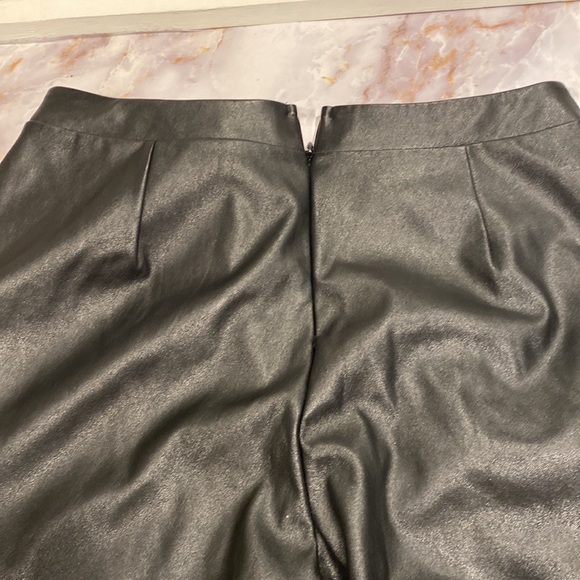 Faux leather culottes. Sz M - Picture 3 of 4